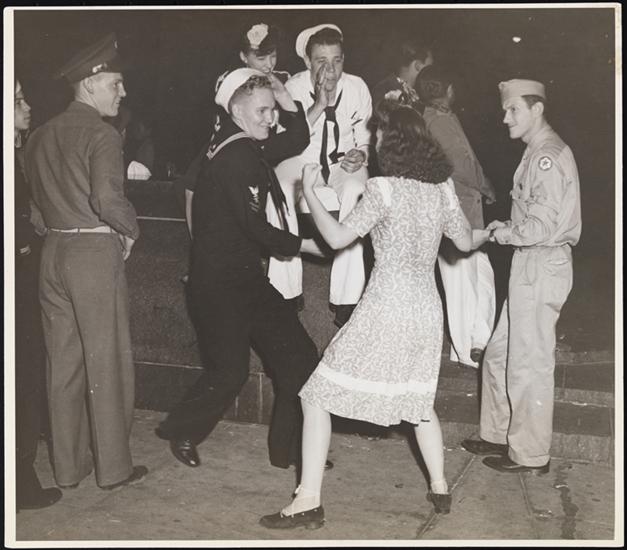 Charles Ditchfield (no dates). Mary Gets Going. [Soldiers and girl dancing in Times Square.], ca. 1945. Museum of the City of New York. X2010.11.4027