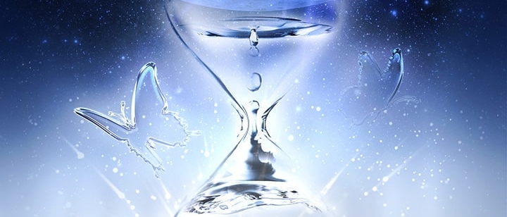 Image of an hourglass filled with water underneath the words "2022 Loona 1st World Tour [LOONATHEWORLD]"